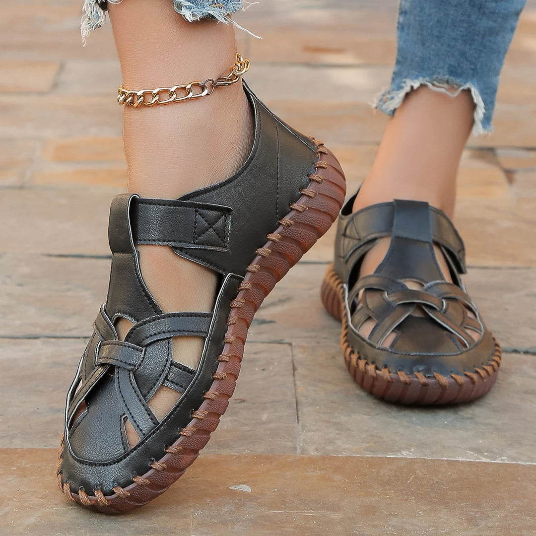 Chaussures plates de style mocassin ajouré en cuir blanc pour femme - Anelya