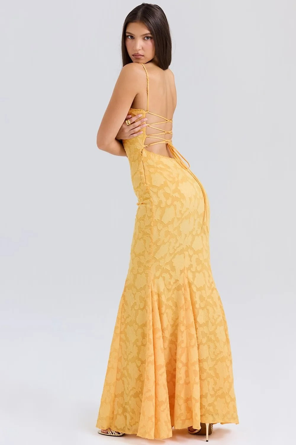 Langes Damenkleid mit eleganten gelben Spitzenträgern mit Meerjungfraueneffekt - Aurélie