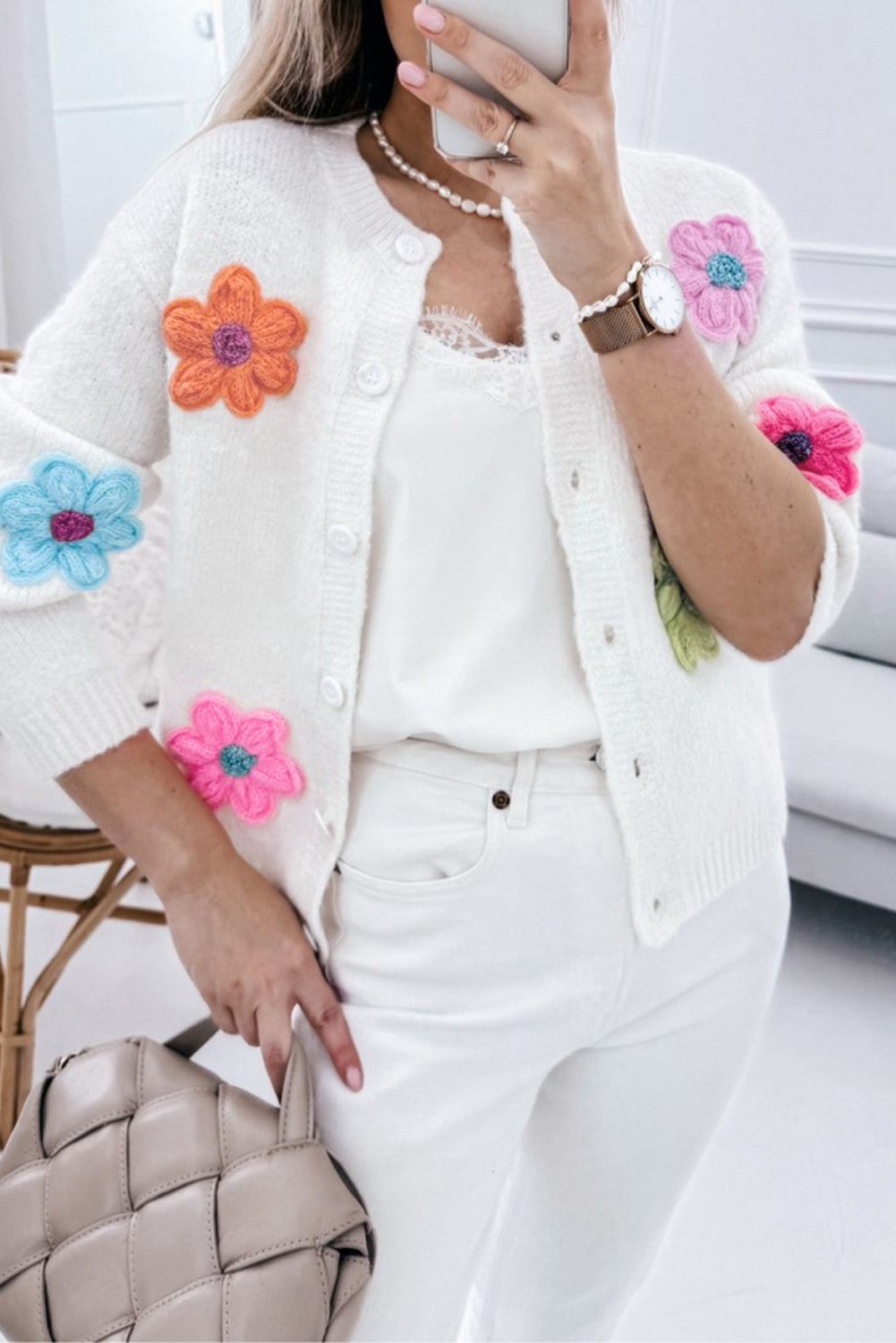 Arielle - Niedliche, gestrickte Strickjacke mit Blumenmuster und Knöpfen