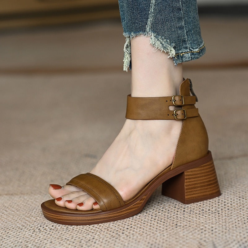 Mittlere Damen-Sandalen mit doppelter Schnalle und Reißverschluss hinten - Elvira