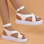 Damen Sandalen aus Synthetik mit gekreuzten Riemen und Plateausohle - Estela