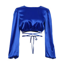 Emma - Top court à nouettes en satin brillant