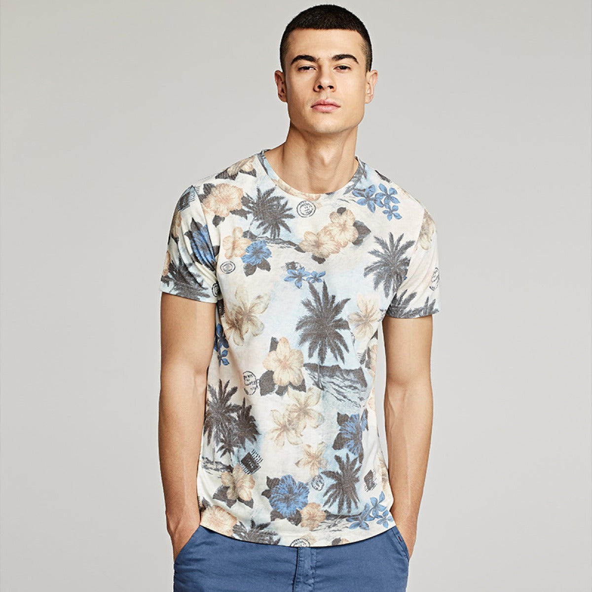 Kurzärmeliges Herren-T-Shirt mit Blumendruck im Freizeitstil - Mateo
