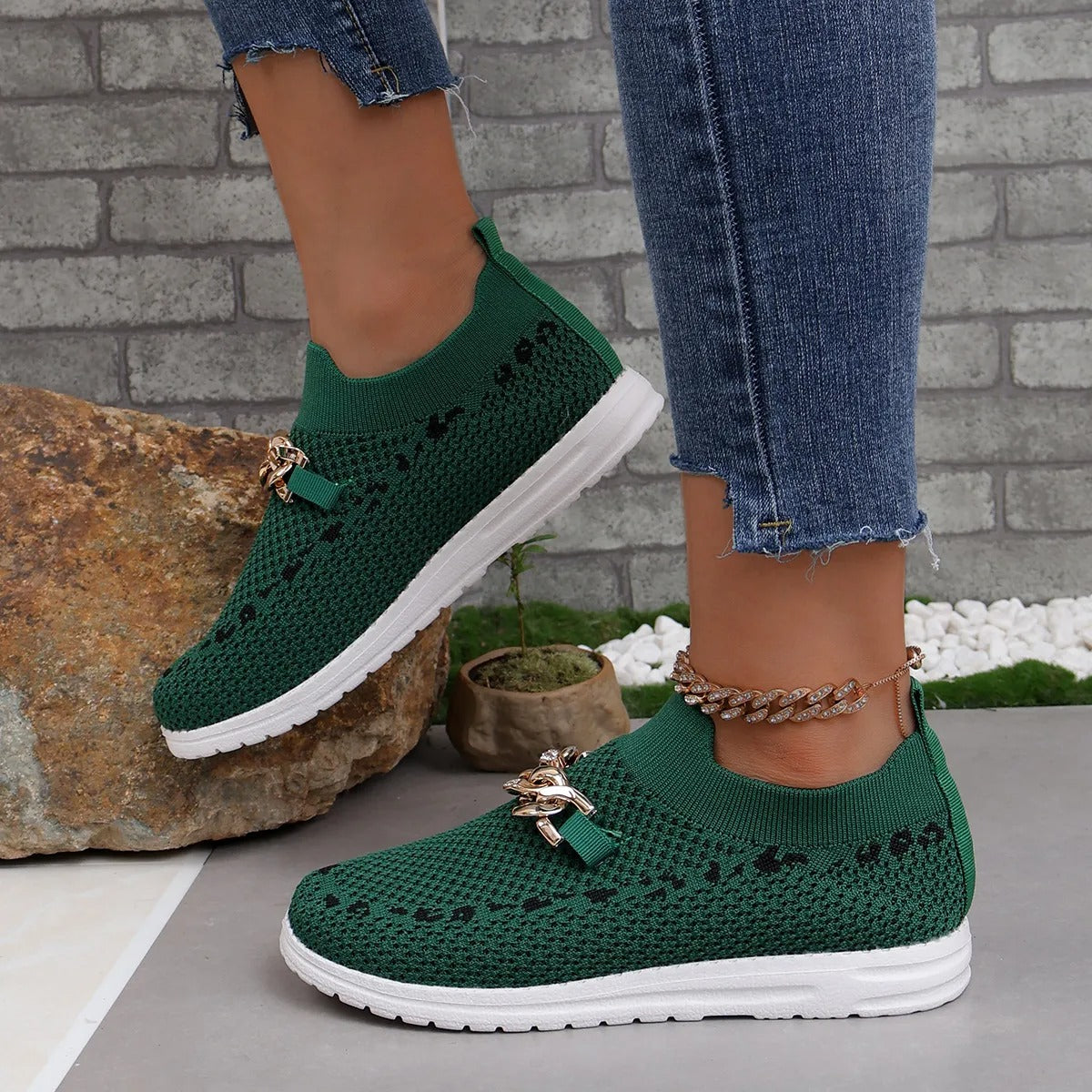 Sportliche Damen-Turnschuhe aus atmungsaktivem Stoff mit Zierkette - Mariela