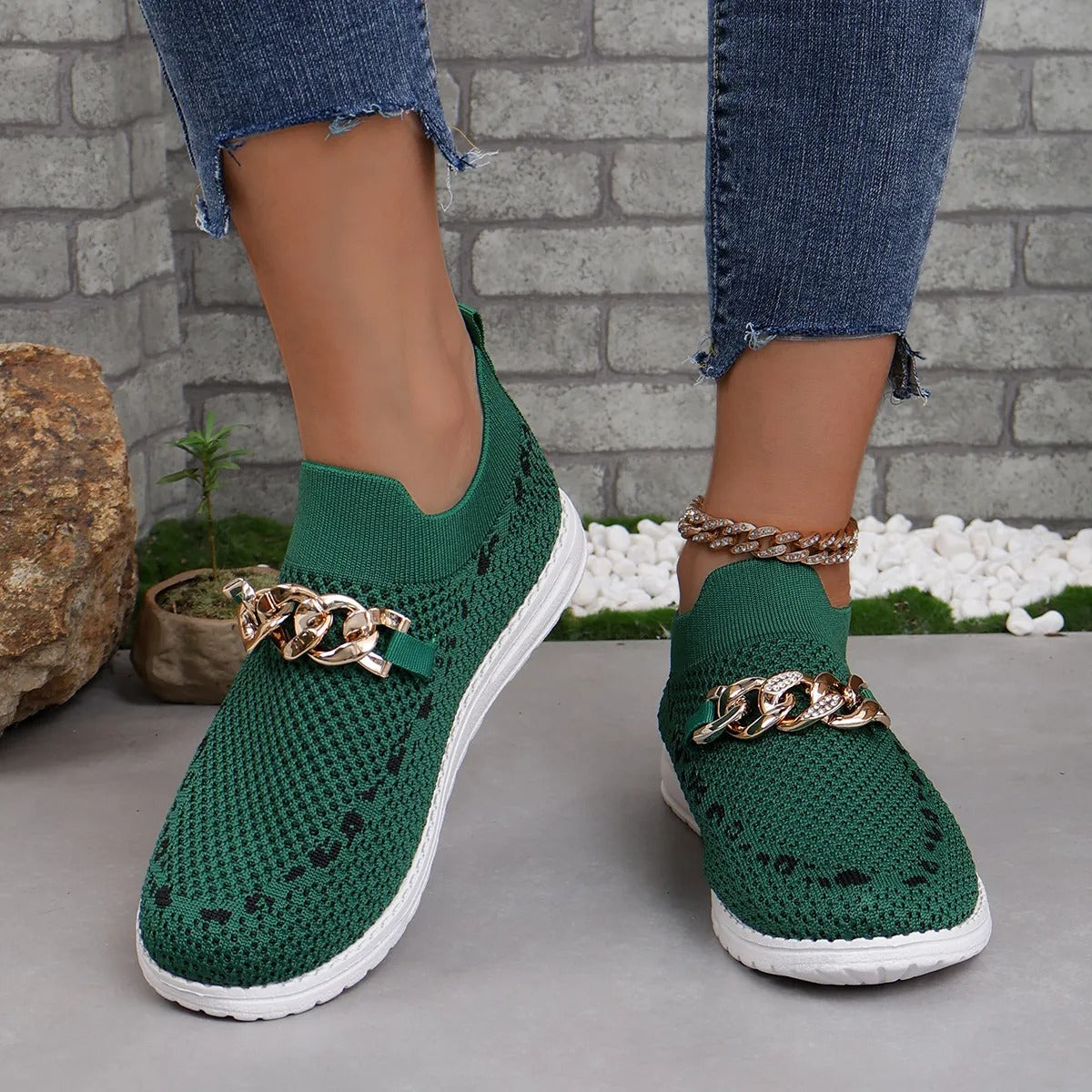 Sportliche Damen-Turnschuhe aus atmungsaktivem Stoff mit Zierkette - Mariela