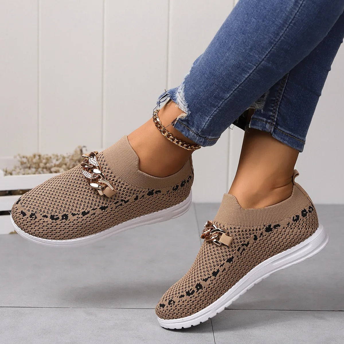 Sportliche Damen-Turnschuhe aus atmungsaktivem Stoff mit Zierkette - Mariela