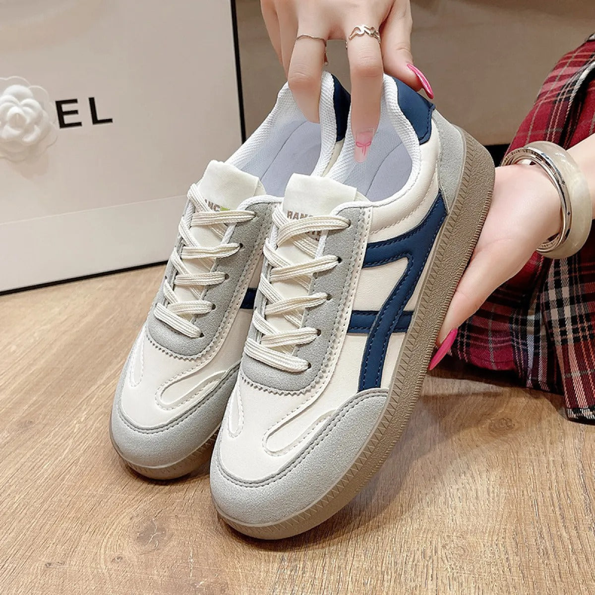 Sportliche Damen-Turnschuhe im Retro-Design - Noelia