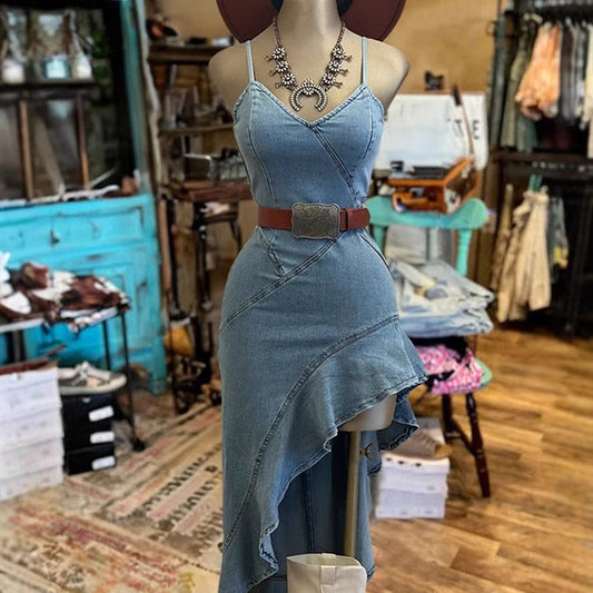Robe asymétrique en denim à fines bretelles et volant sur le côté - Elira