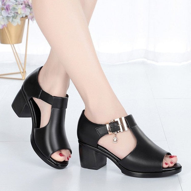 Sandales à talon moyen avec boucle décorative - Elara