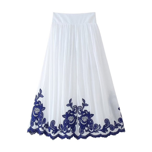 Ensemble femme avec chemisier et jupe brodés de fleurs dans un style bohème - Alondra