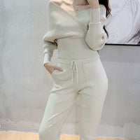 Gestrickter Crossover-Pullover und gerippte Jogginghose für Damen - Ilona