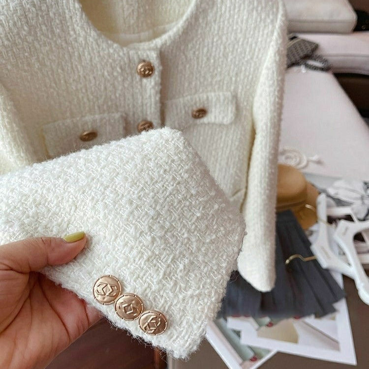 Kurze Damenjacke aus Bouclé-Stoff mit klassischem Design und Schmuckknöpfen - Noelle