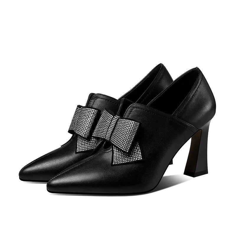 Damenschuhe mit Absatz und Zierschleife im eleganten Stil - Clara