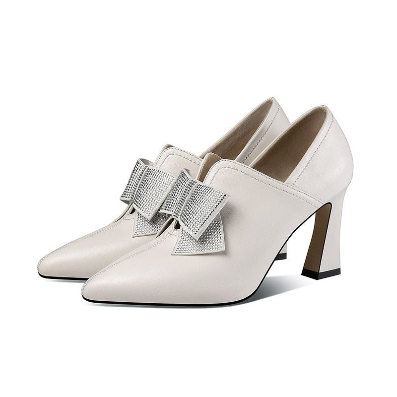 Damenschuhe mit Absatz und Zierschleife im eleganten Stil - Clara