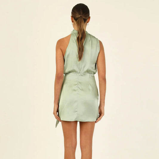Élégante robe courte en satin à encolure drapée pour femmes - Moraima