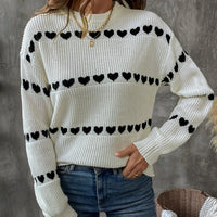 Gestrickter Pullover mit gestickten Herzen - Calista