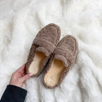 Chaussons en peluche pour femmes avec finition enveloppante - Ylva