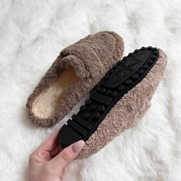Chaussons en peluche pour femmes avec finition enveloppante - Ylva