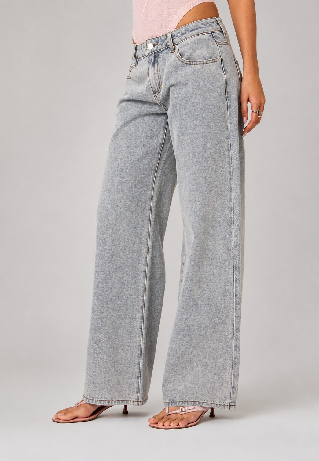 Damenjeans mit niedriger Leibhöhe, weitem Bein und langer Passform – Kerstin