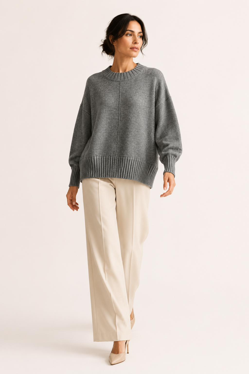 Oversize-Damenpullover mit kurzem Rollkragen und asymmetrischem Saum – Greta