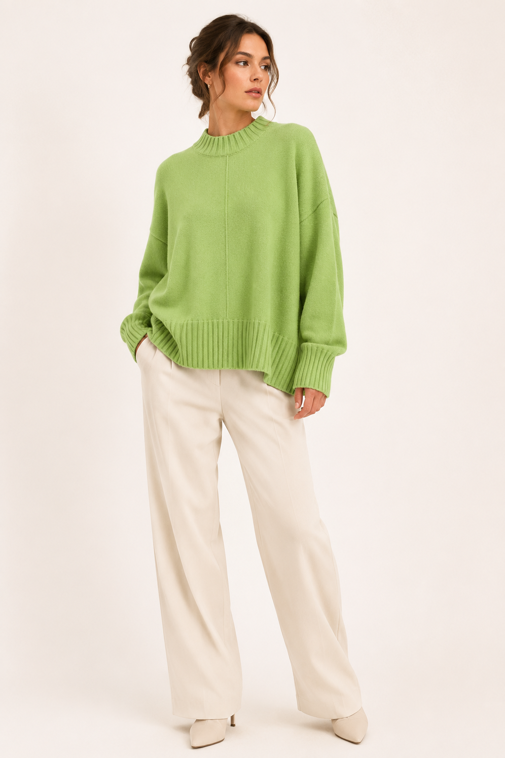 Oversize-Damenpullover mit kurzem Rollkragen und asymmetrischem Saum – Greta