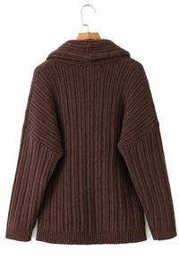Damenpullover mit asymmetrischem Ausschnitt und freiliegender Schulter – Séverine