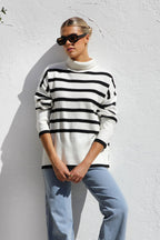 Oversize-Strickpullover für Damen mit Streifen und hohem Kragen – Runa