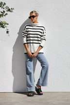 Oversize-Strickpullover für Damen mit Streifen und hohem Kragen – Runa