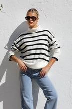 Oversize-Strickpullover für Damen mit Streifen und hohem Kragen – Runa