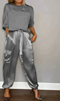 Yana - Ensemble deux pièces en satin lisse avec haut mi-long et pantalon pour femme