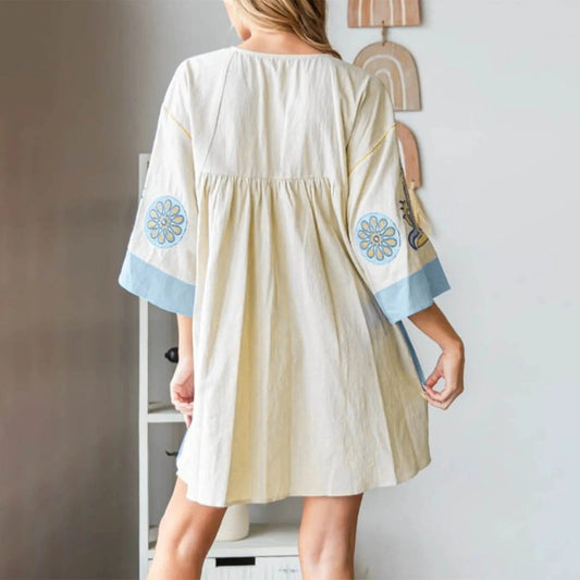 Avery - Robe à col en V à manches imprimées de fleurs