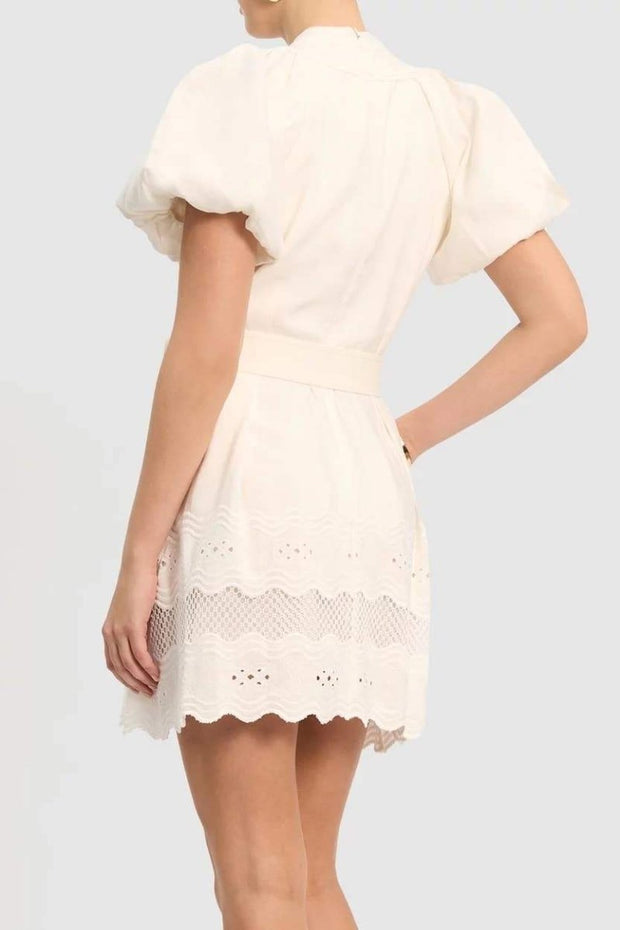 Miranda - Mini robe avec décolleté en V brodé