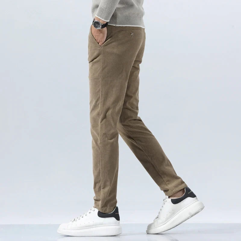 Herren-Cordhose mit Bundfalten und Seitentaschen – Corvin
