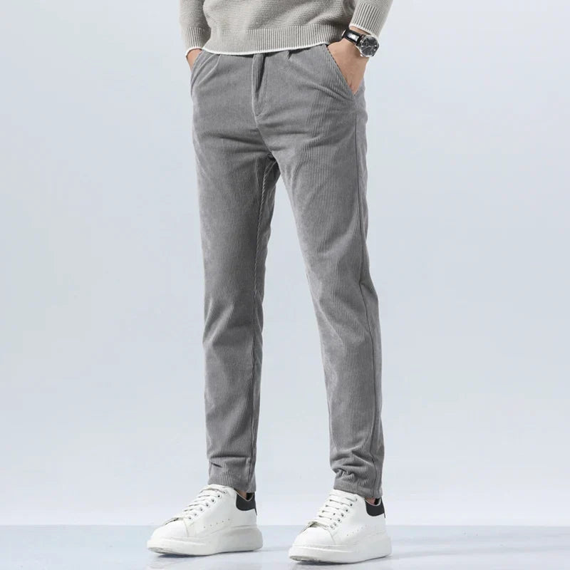 Herren-Cordhose mit Bundfalten und Seitentaschen – Corvin