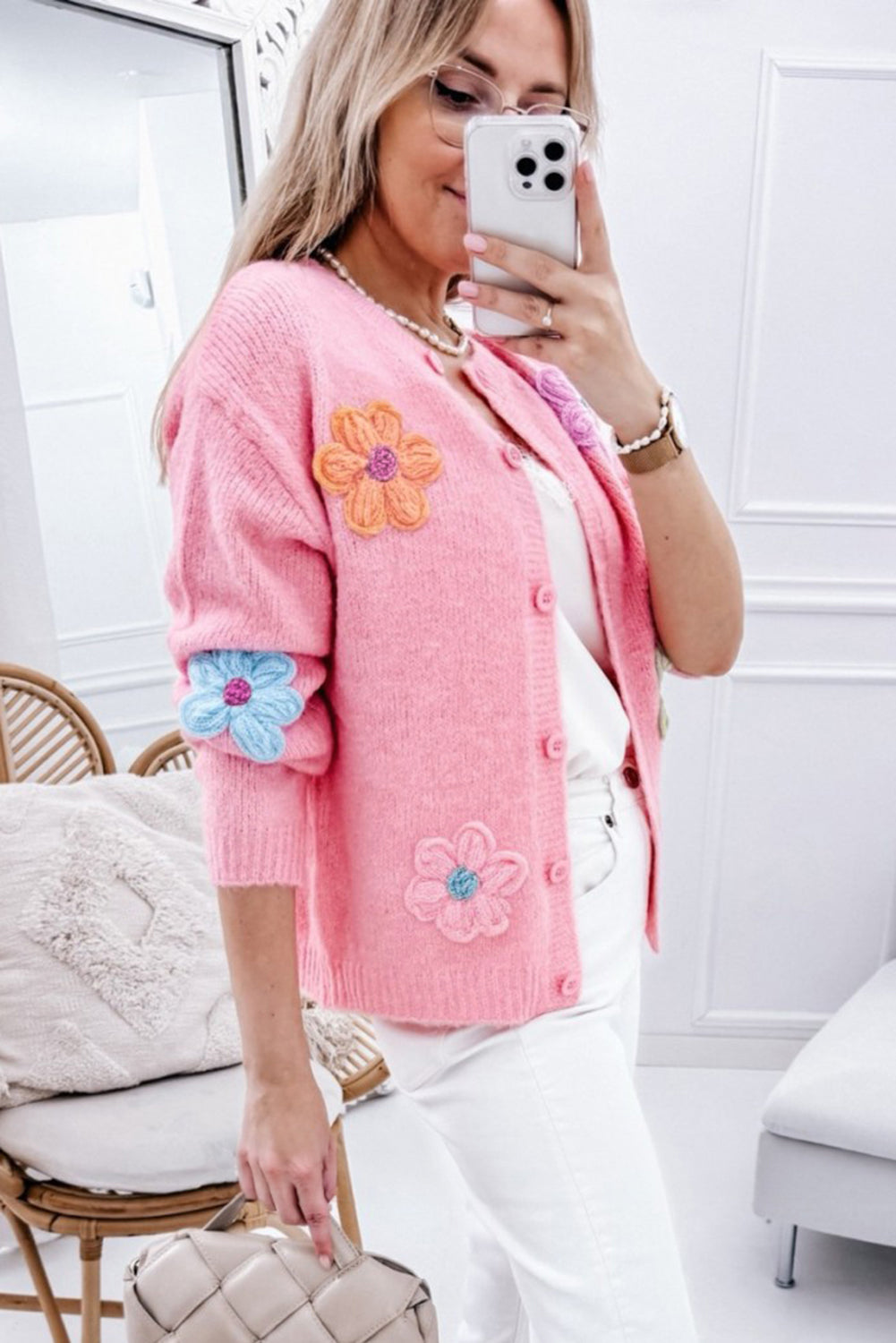 Arielle - Niedliche, gestrickte Strickjacke mit Blumenmuster und Knöpfen