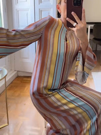 Ranora - Robe rayée avec manches en corne