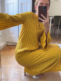 Ranora - Robe rayée avec manches en corne