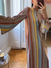 Ranora - Robe rayée avec manches en corne