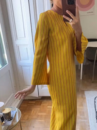 Ranora - Robe rayée avec manches en corne