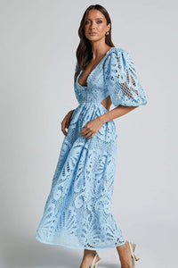 Sandra - Robe midi avec dentelle brodée et découpes