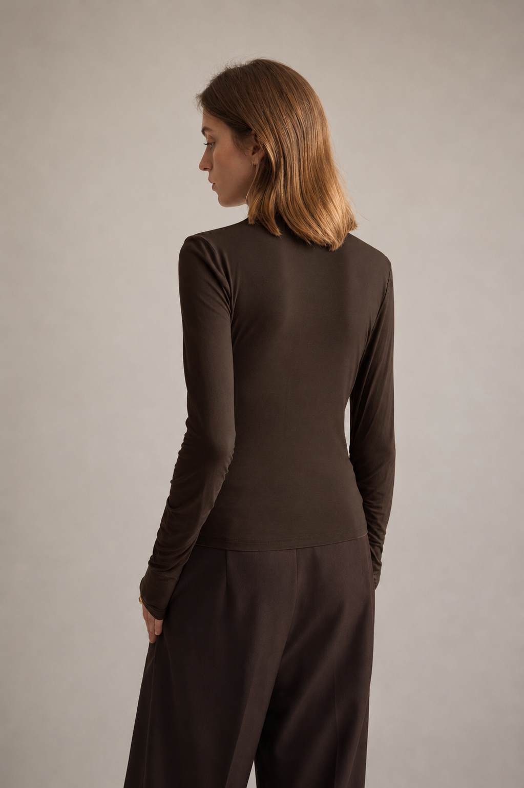 Damen-Top mit asymmetrischem, drapiertem Ausschnitt und langen Ärmeln – Ronja