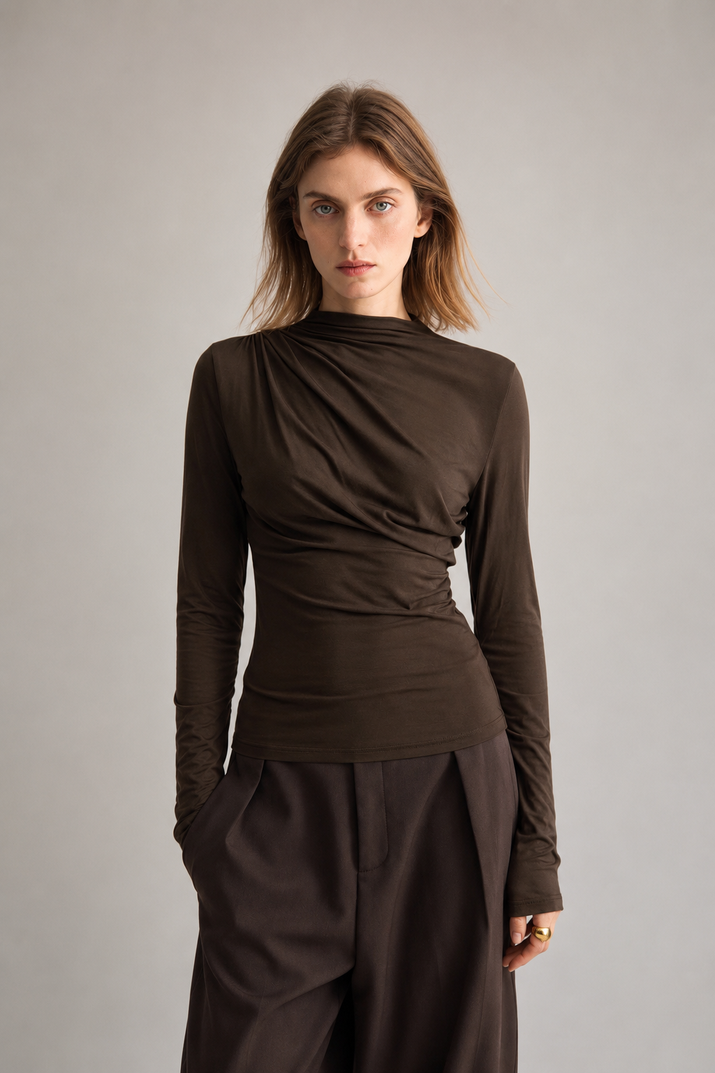 Damen-Top mit asymmetrischem, drapiertem Ausschnitt und langen Ärmeln – Ronja