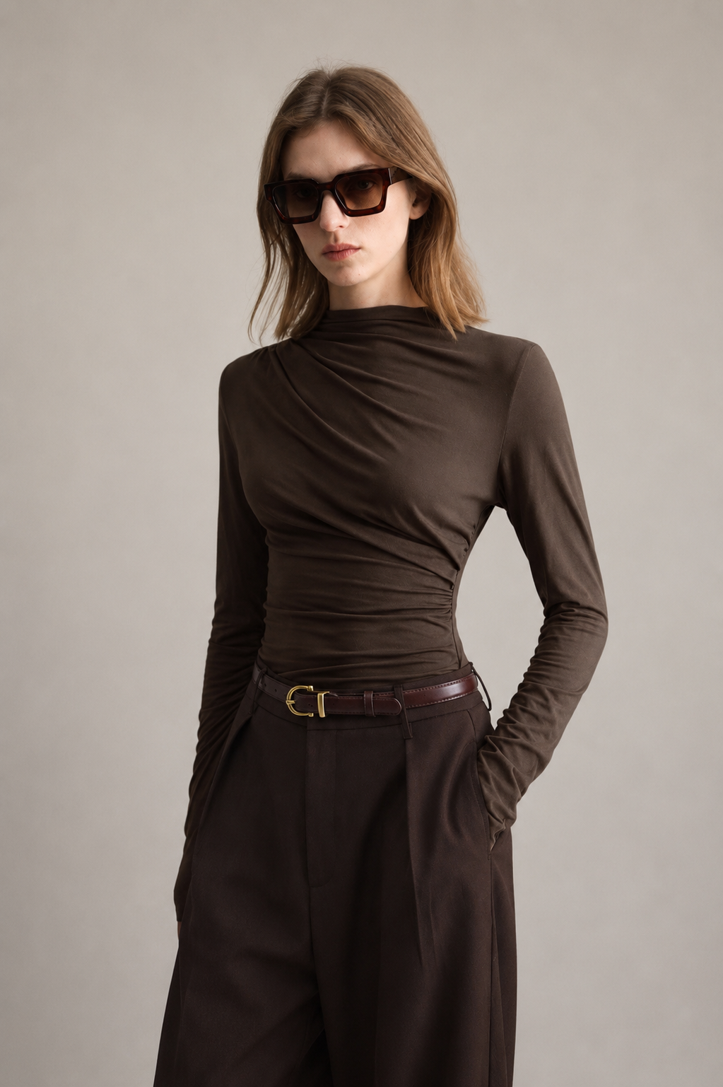 Damen-Top mit asymmetrischem, drapiertem Ausschnitt und langen Ärmeln – Ronja