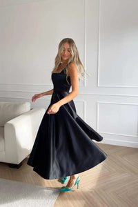 Anna - Robe sans manches à encolure carrée