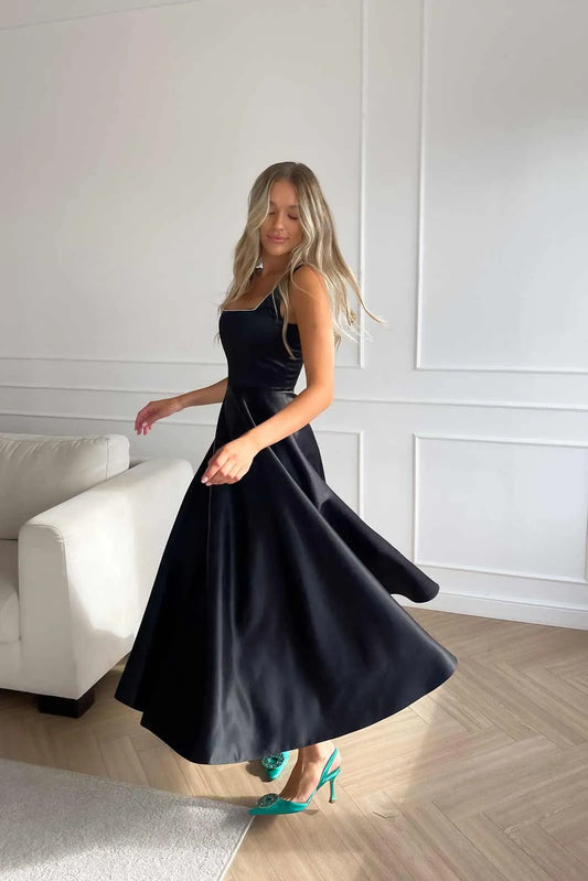 Anna - Robe sans manches à encolure carrée