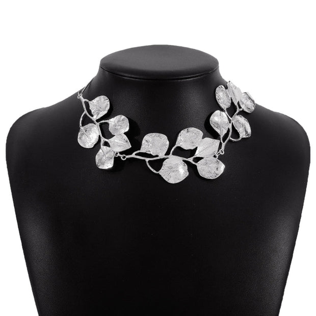 Collier d'allure feuille d'or