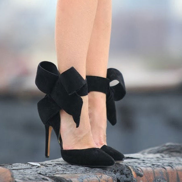 Hanna - Escarpins en daim à talons aiguilles et bride vintage
