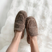 Chaussons en peluche pour femmes avec finition enveloppante - Ylva