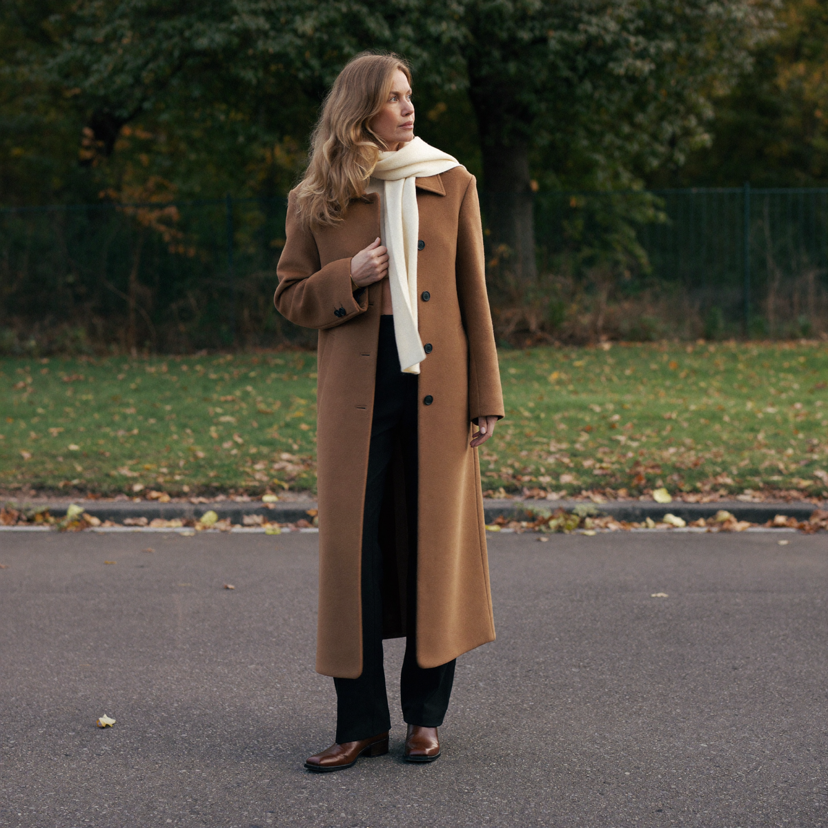 Zeffor Damen – langer Kamelmantel mit Schal im Herbst